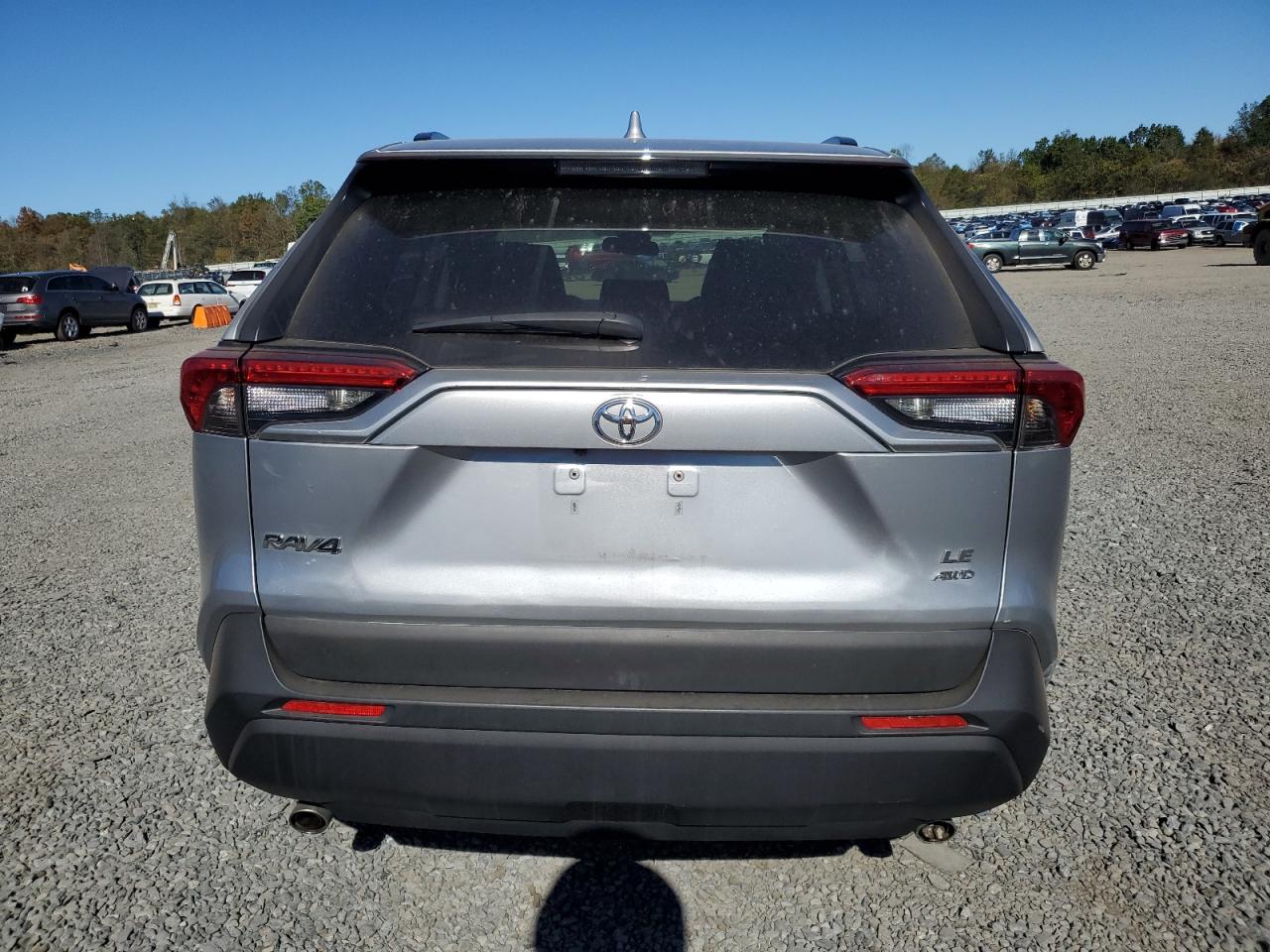 Toyota RAV4 Le Image 3