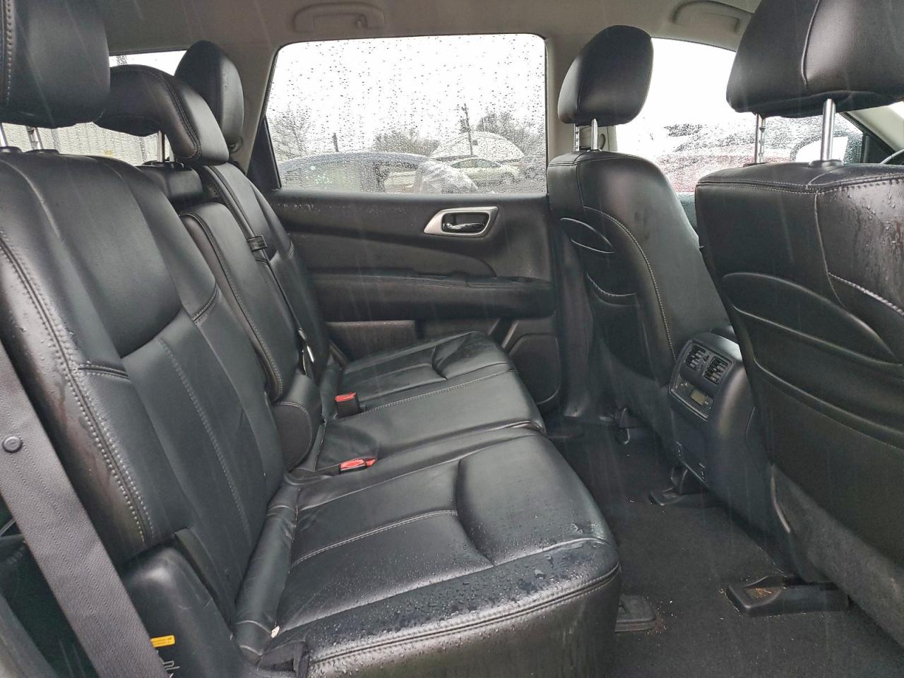 Nissan Pathfinder S Image 10