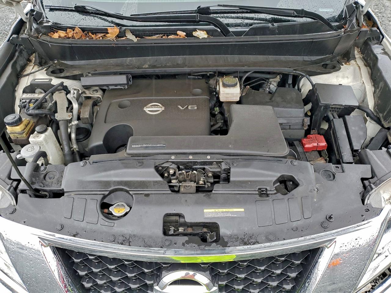 Nissan Pathfinder S Image 4