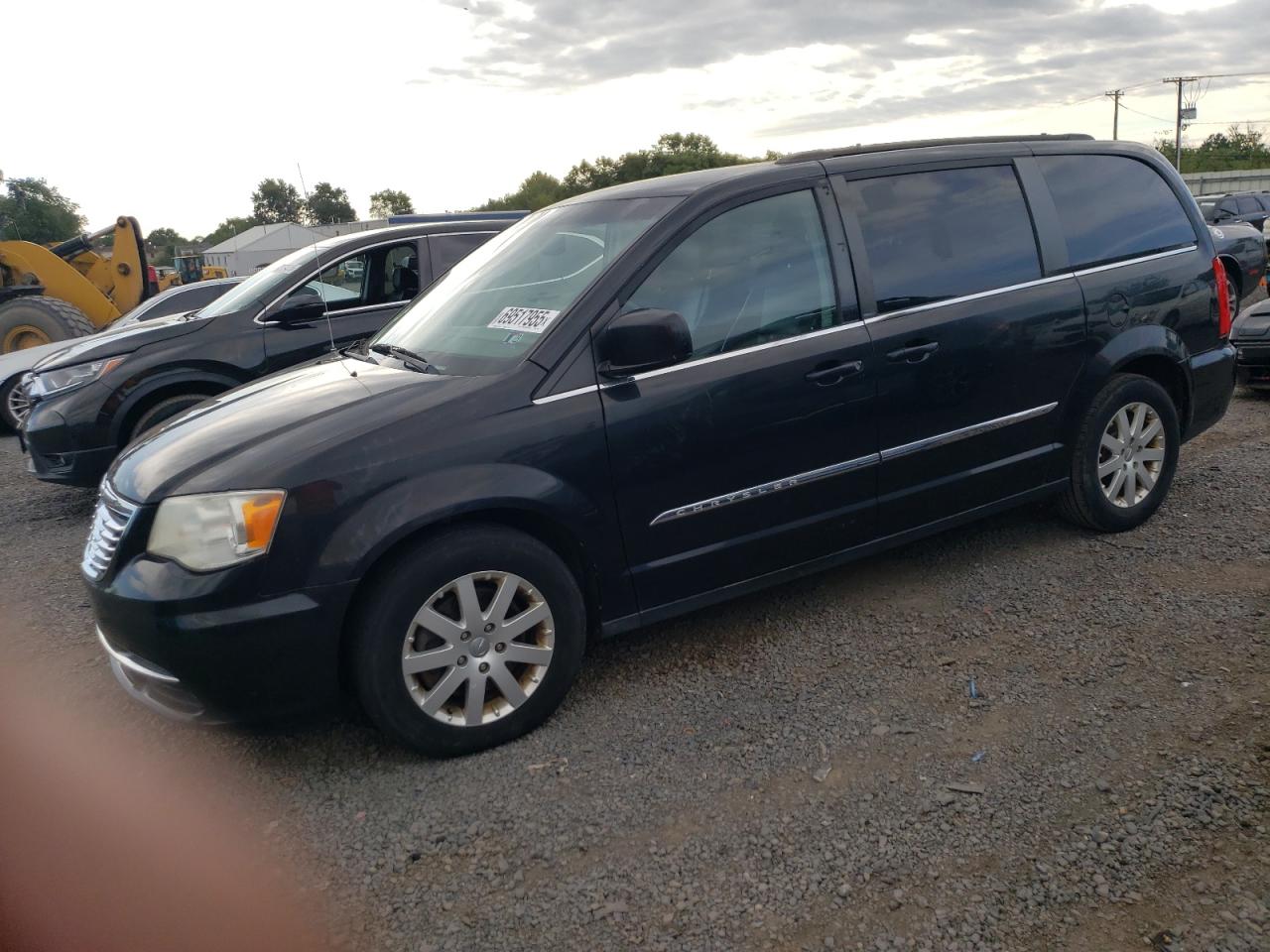 Chrysler Minivan Touring Image 1