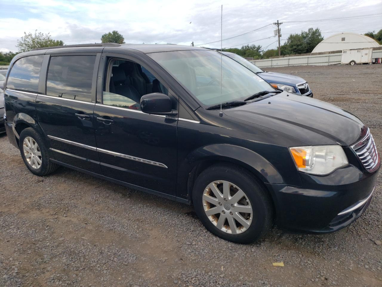 Chrysler Minivan Touring Image 3