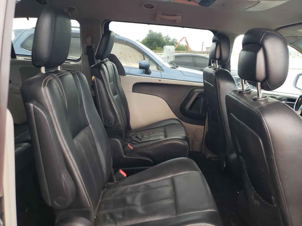 Chrysler Minivan Touring Image 5