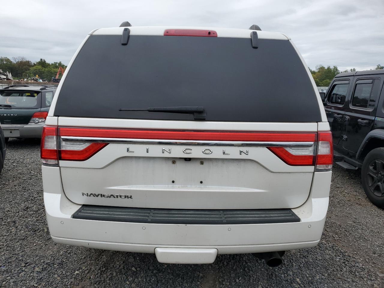 Lincoln Navigator Select Image 7