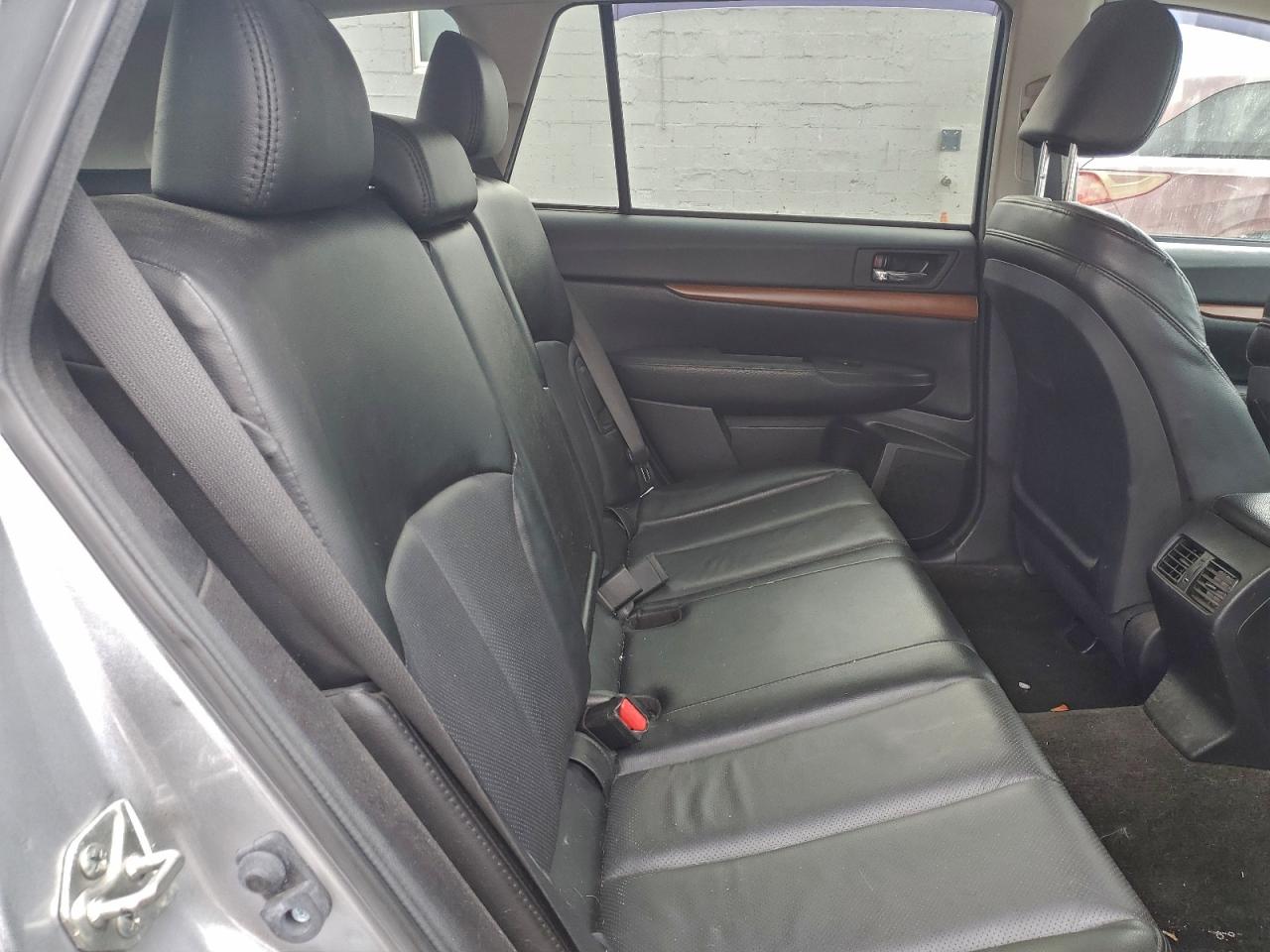 Subaru Outback 3.6r Limited Image 11