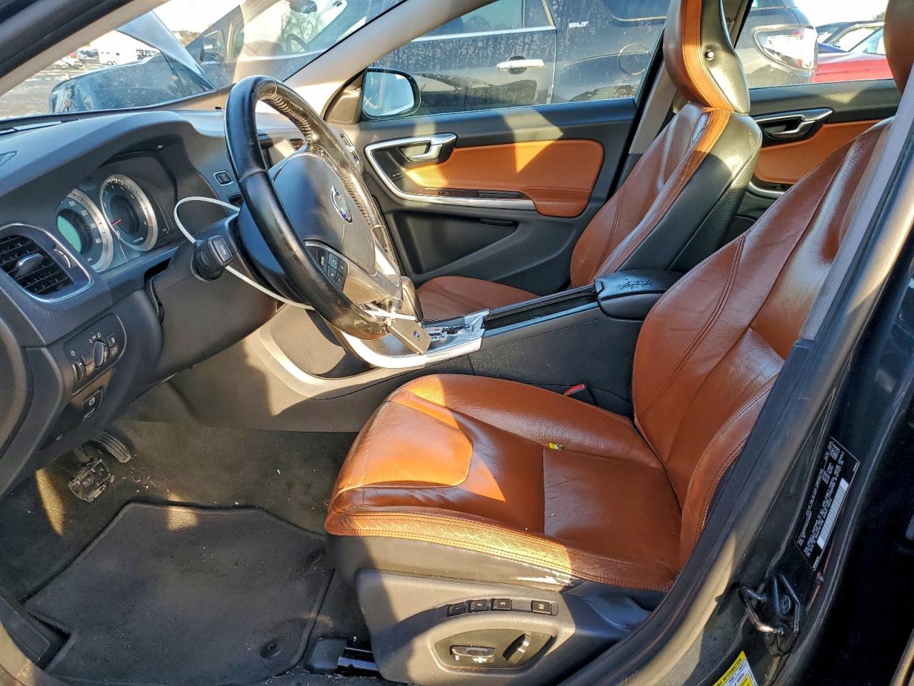 Volvo S60 T5 Image 11