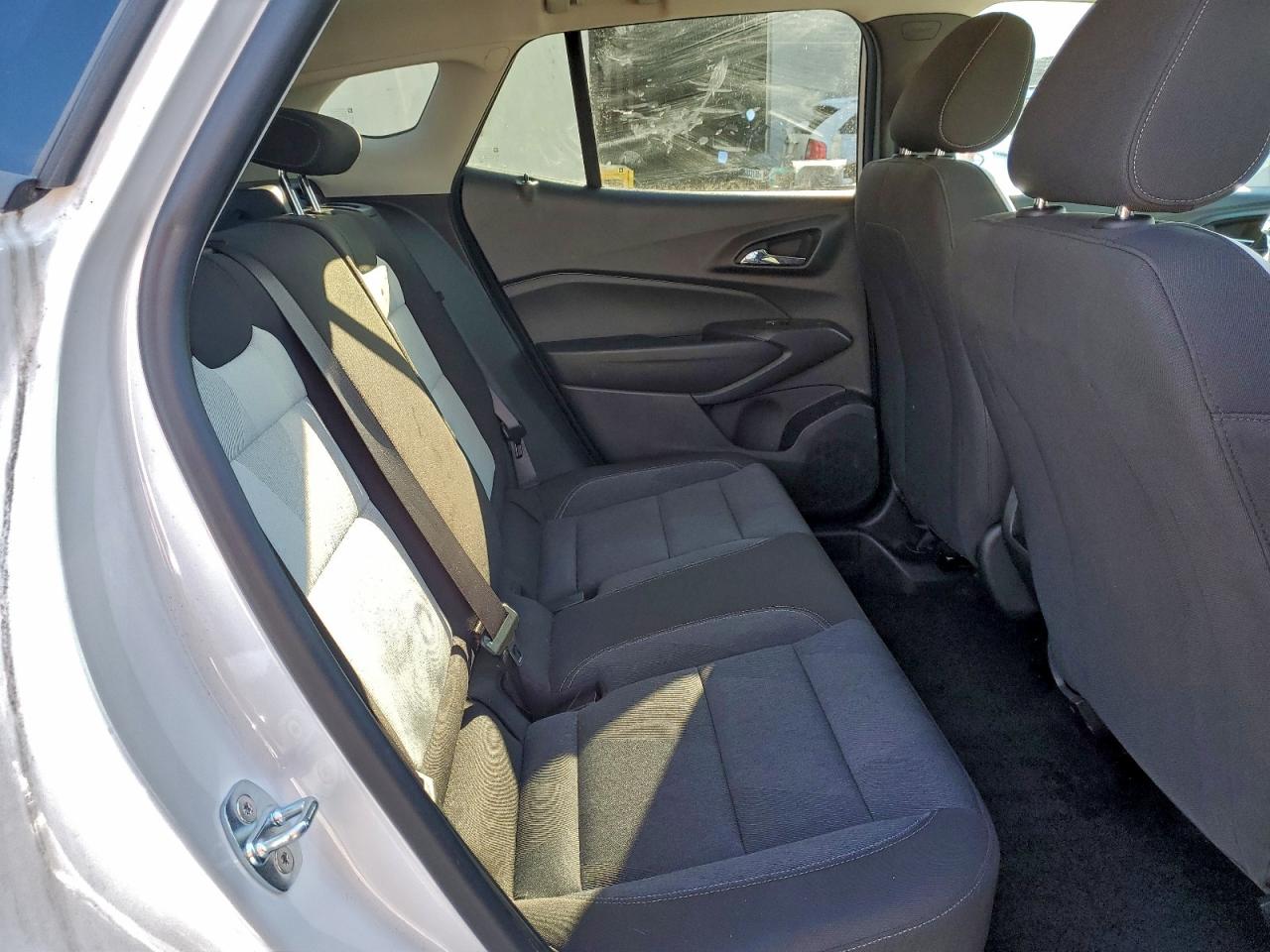 Chevrolet Trax Ls Image 8