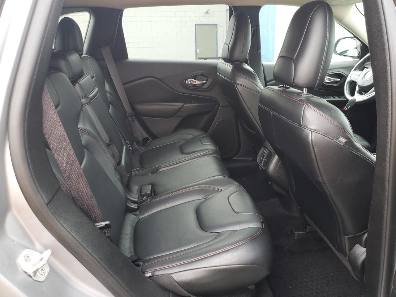 Jeep Cherokee Trailhawk Image 3