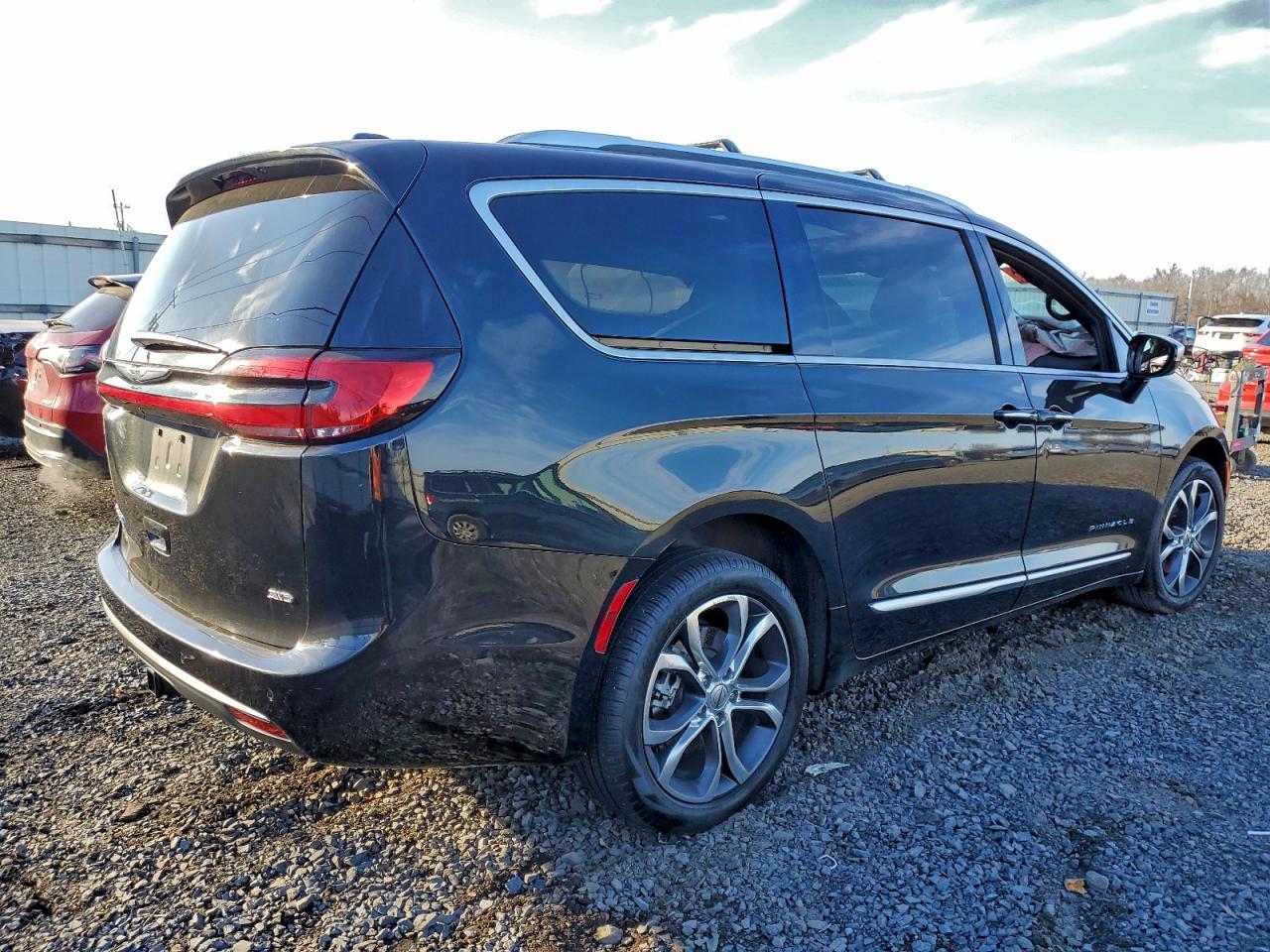 Chrysler Pacifica Pinnacle Image 4