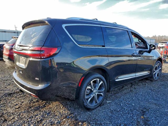 Chrysler Pacifica Pinnacle Image 4