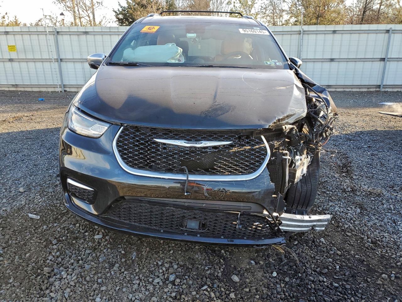 Chrysler Pacifica Pinnacle Image 2