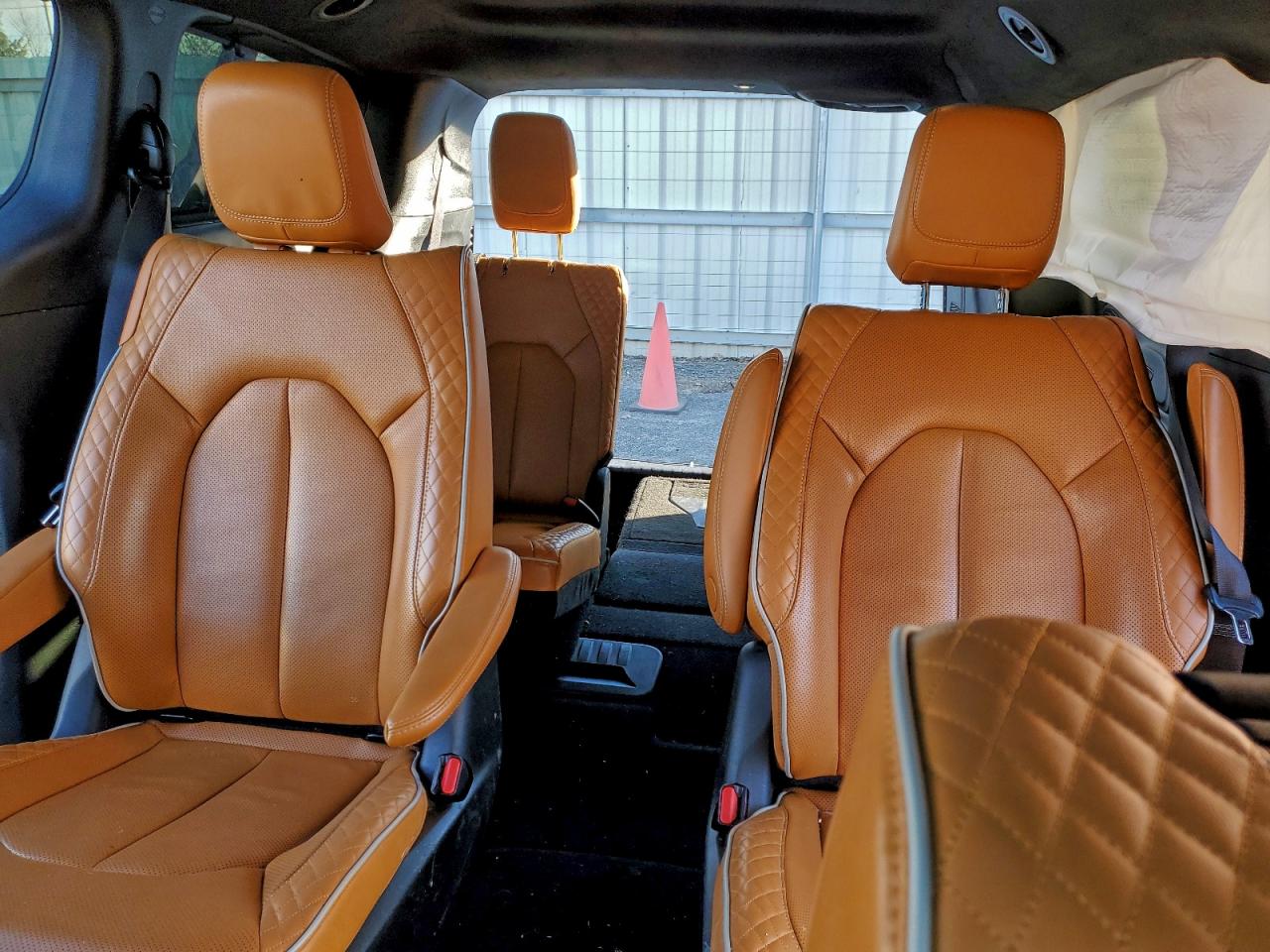 Chrysler Pacifica Pinnacle Image 8