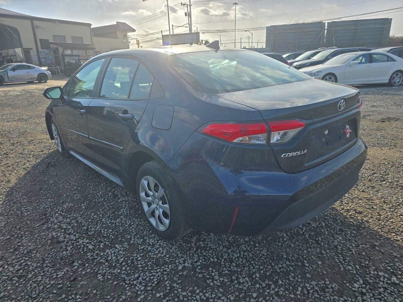 Toyota Corolla Le Image 2