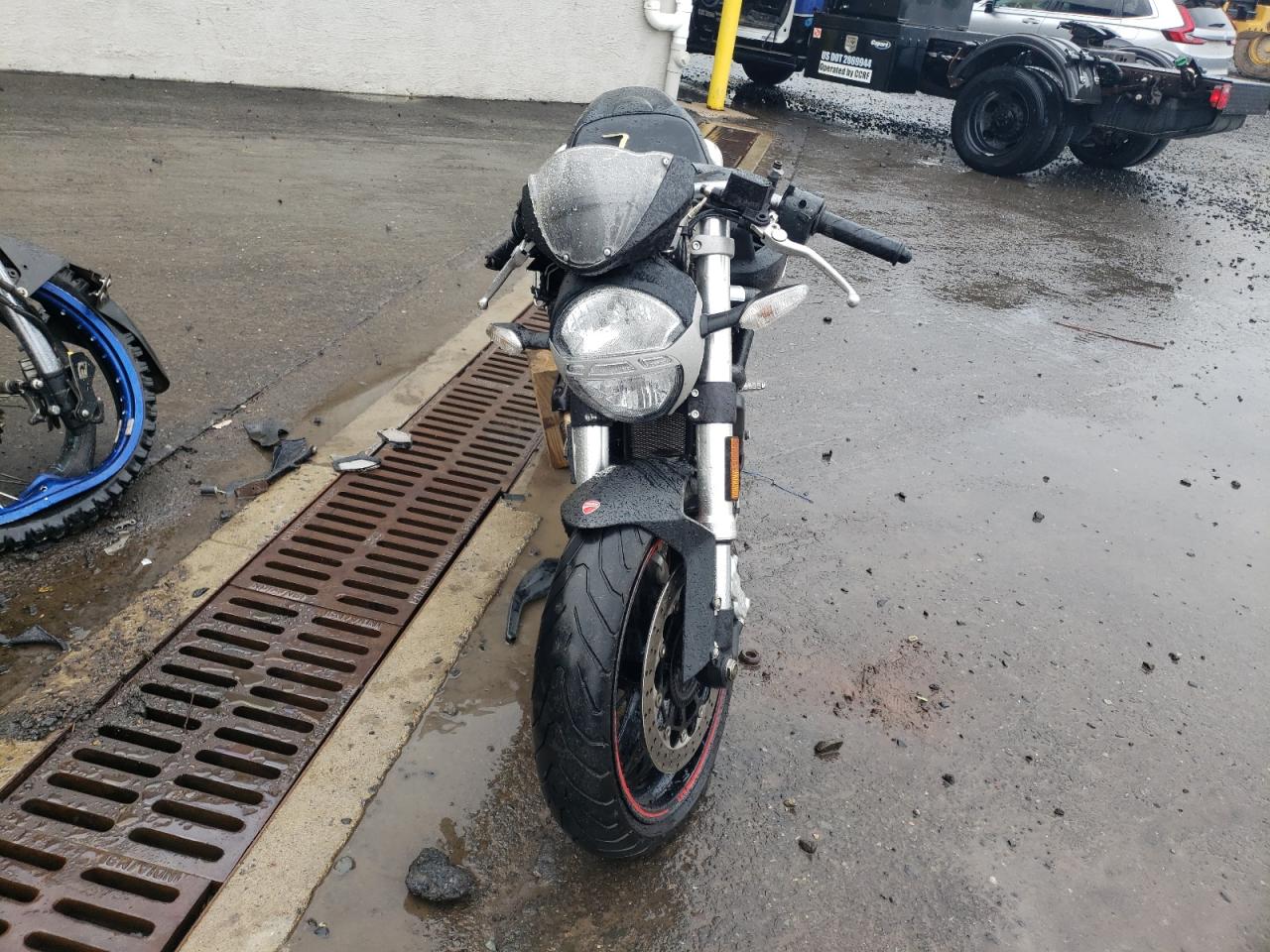 Ducati Monster 696 Image 5