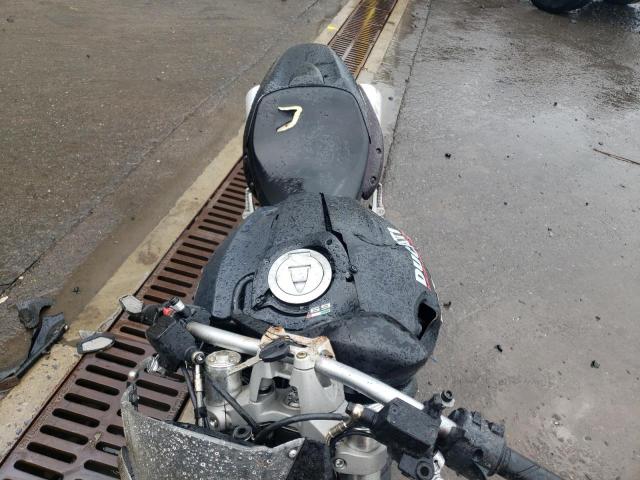 Ducati Monster 696 Image 9