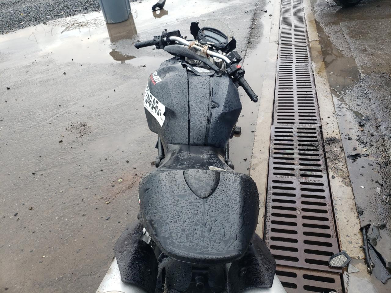 Ducati Monster 696 Image 7