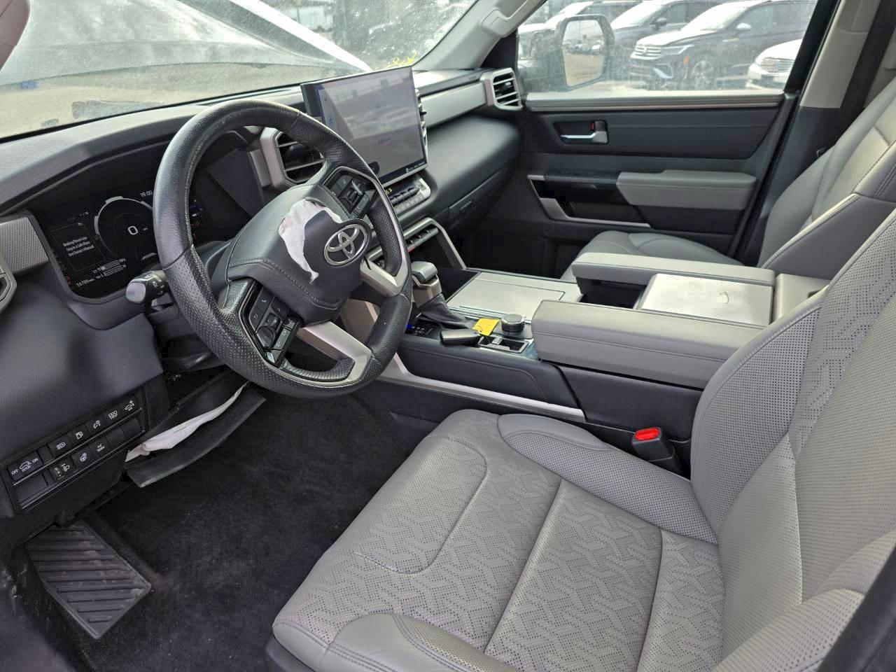 Toyota Sequoia Sr5 Image 5