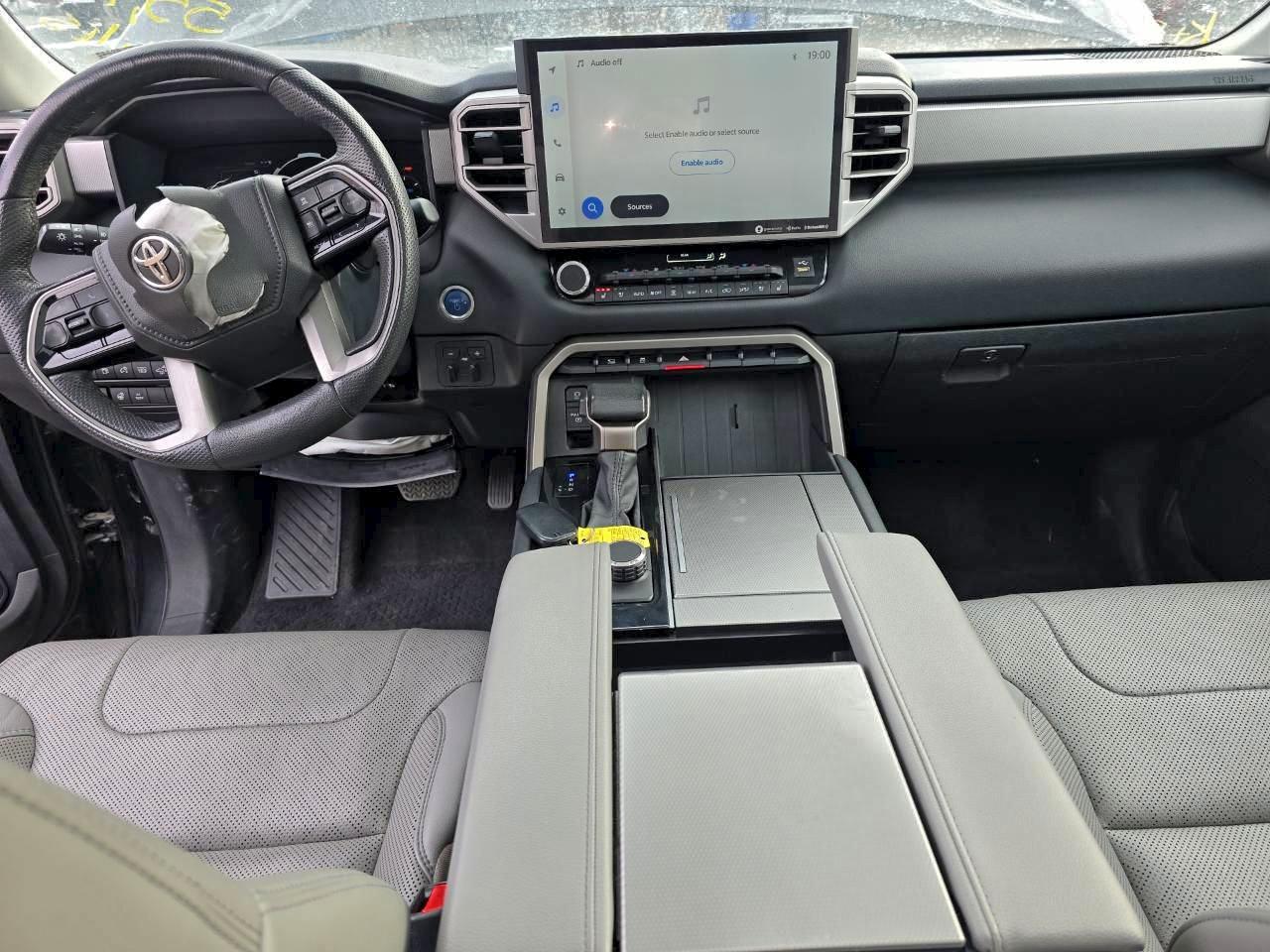 Toyota Sequoia Sr5 Image 15