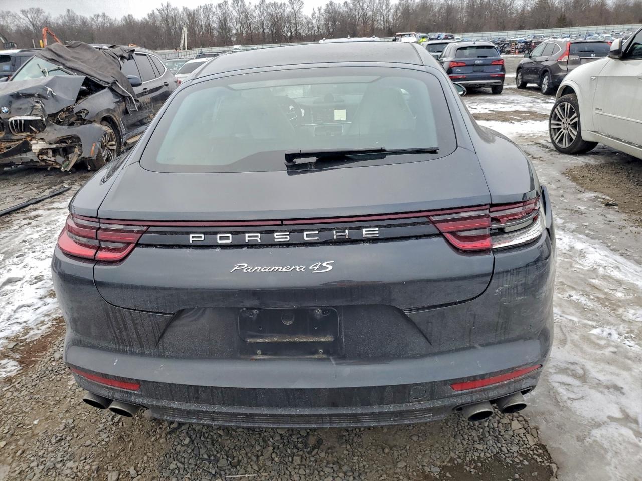 Porsche Panamera 4s Image 2