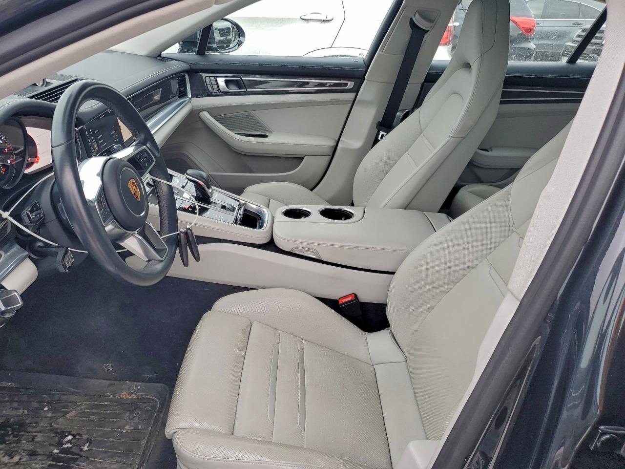 Porsche Panamera 4s Image 12