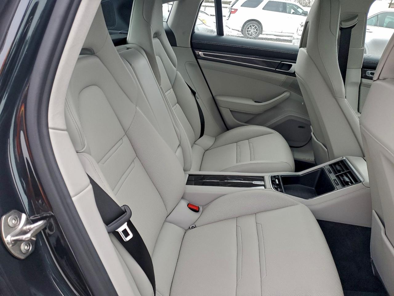 Porsche Panamera 4s Image 11