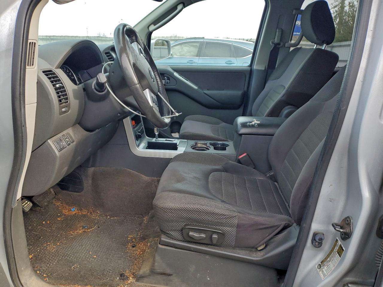 Nissan Pathfinder S Image 7