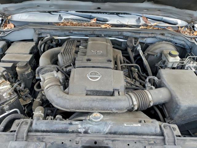 Nissan Pathfinder S Image 4