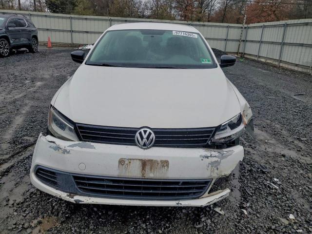 Volkswagen Jetta Base Image 3