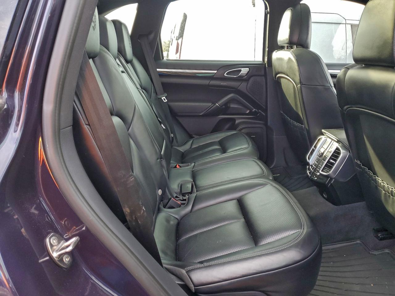 Porsche Cayenne Image 11
