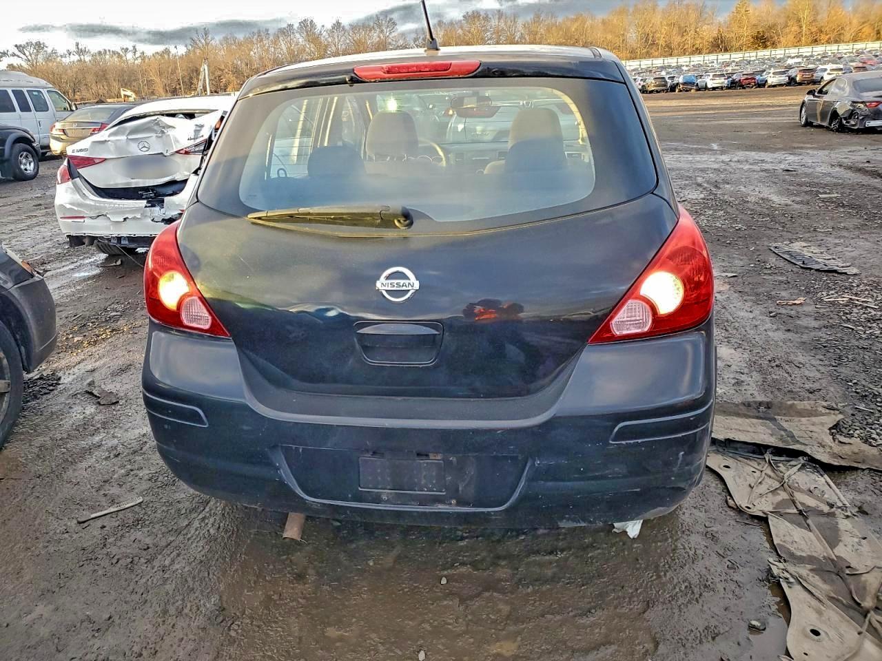 Nissan Versa S Image 6