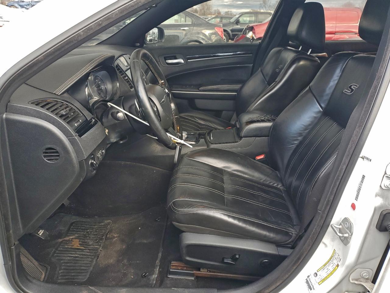 Chrysler 300 S Image 9