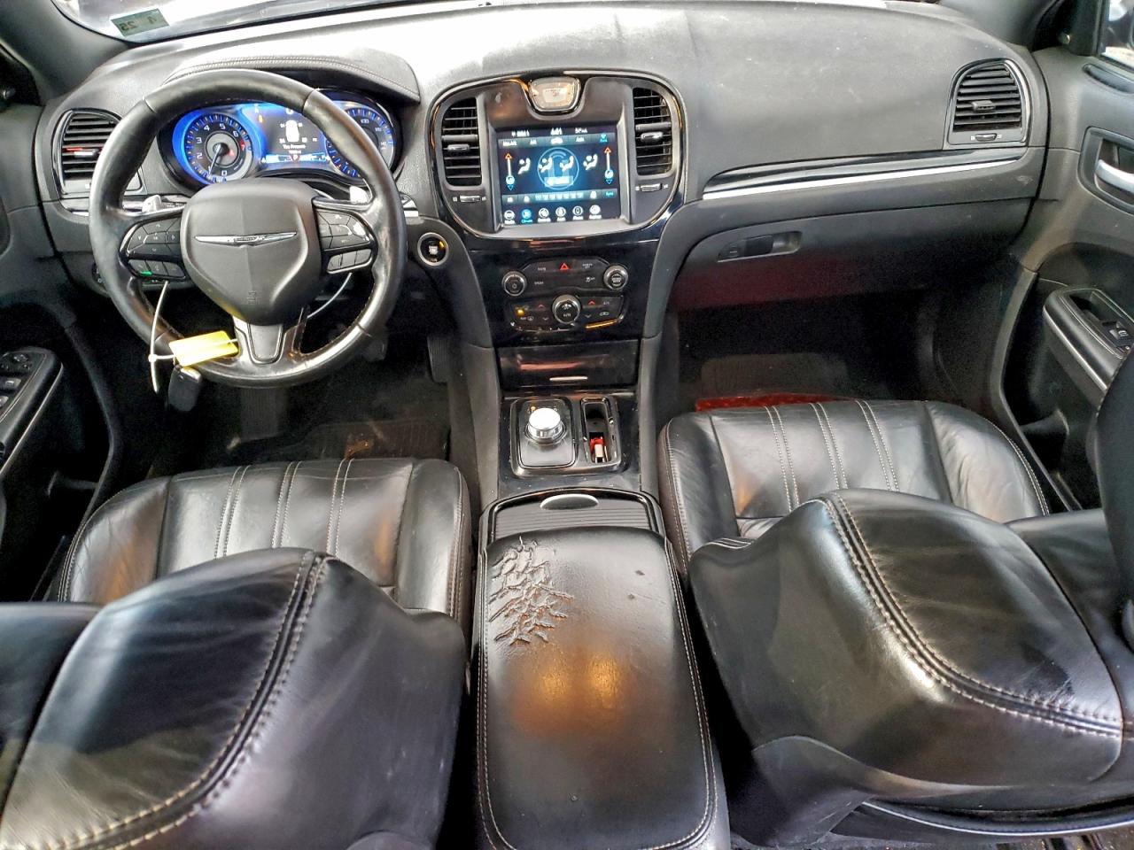 Chrysler 300 S Image 5