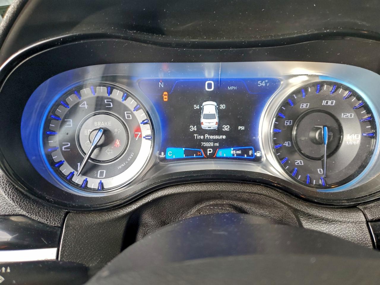 Chrysler 300 S Image 8