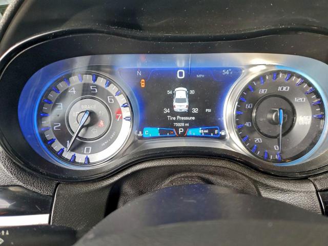 Chrysler 300 S Image 8