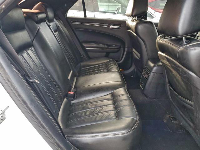 Chrysler 300 S Image 2