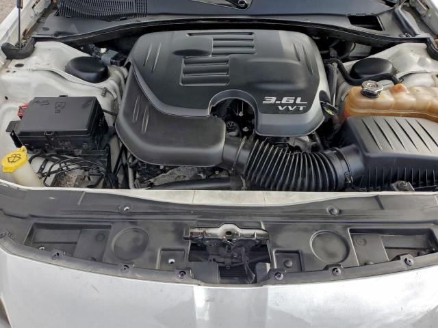 Chrysler 300 S Image 4