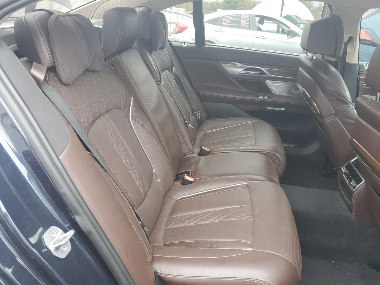 BMW 7 Series Xi Image 11