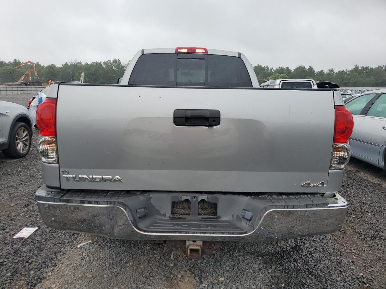 Toyota Tundra Double Cab Image 4