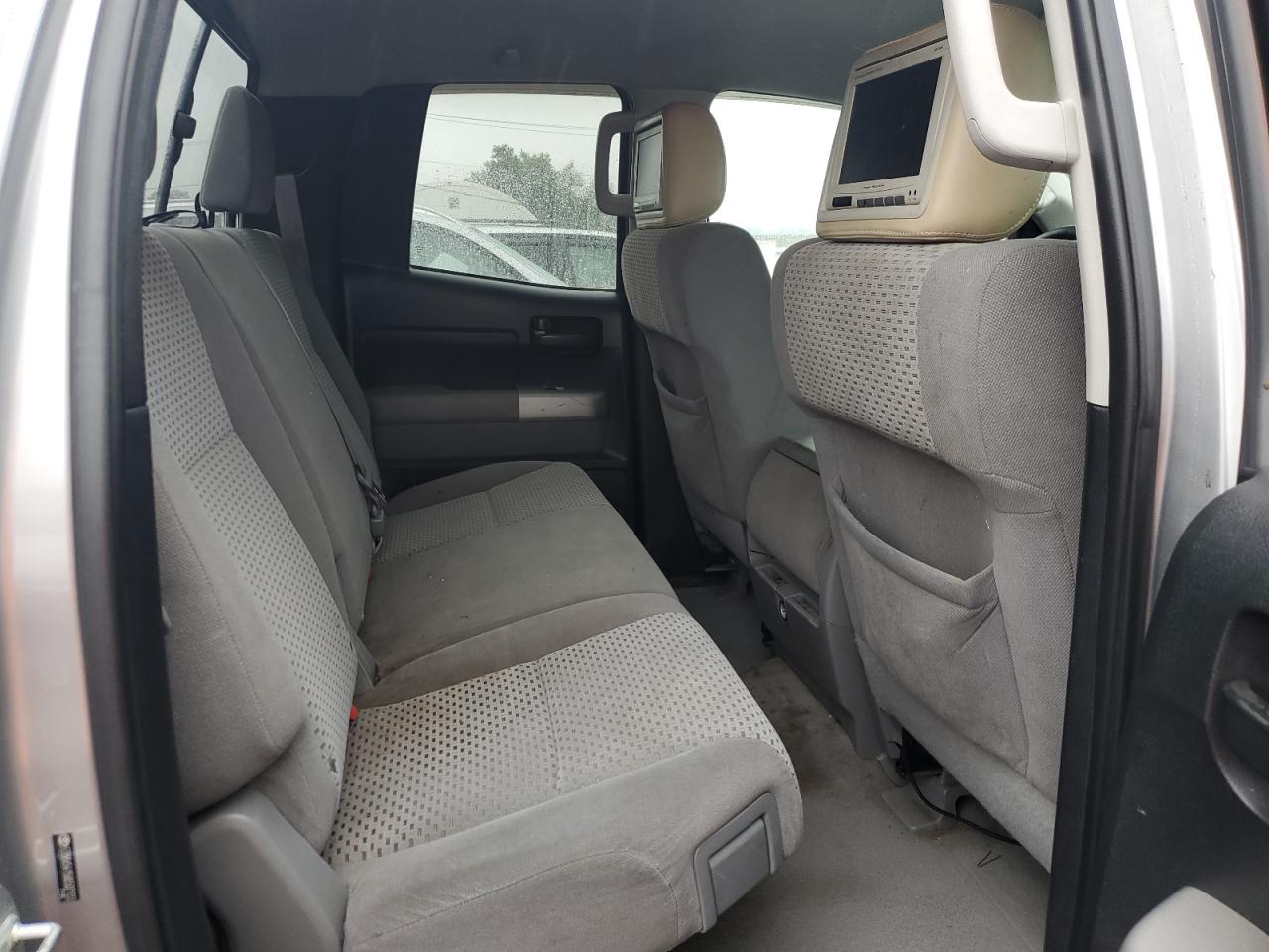 Toyota Tundra Double Cab Image 6