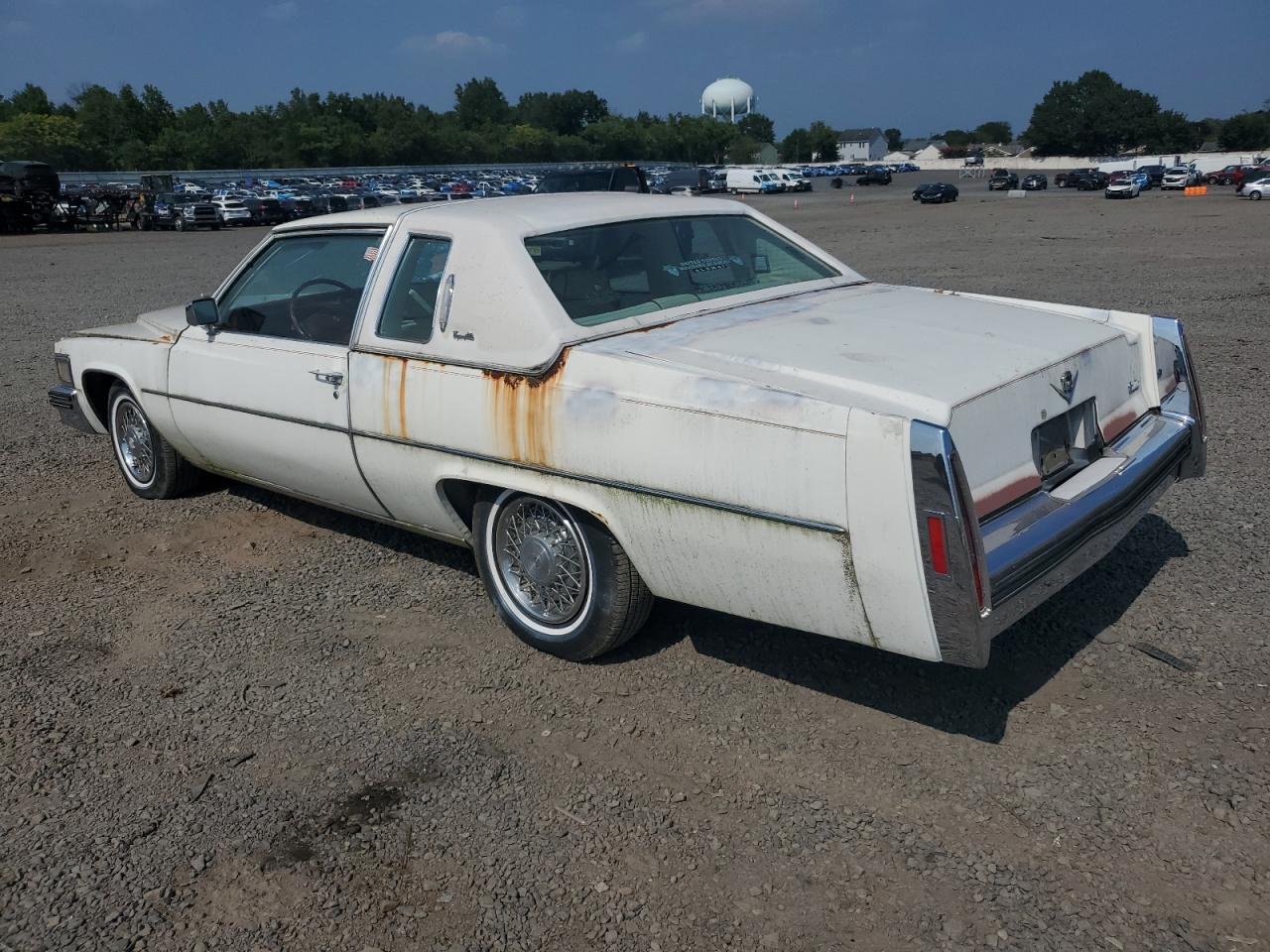 Cadillac DeVille Image 2