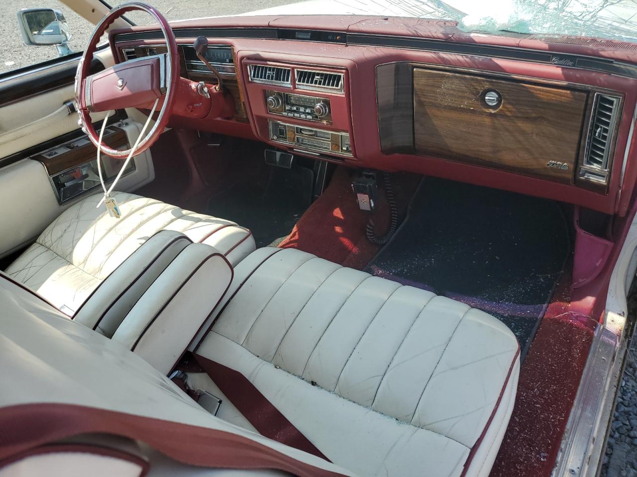 Cadillac DeVille Image 10