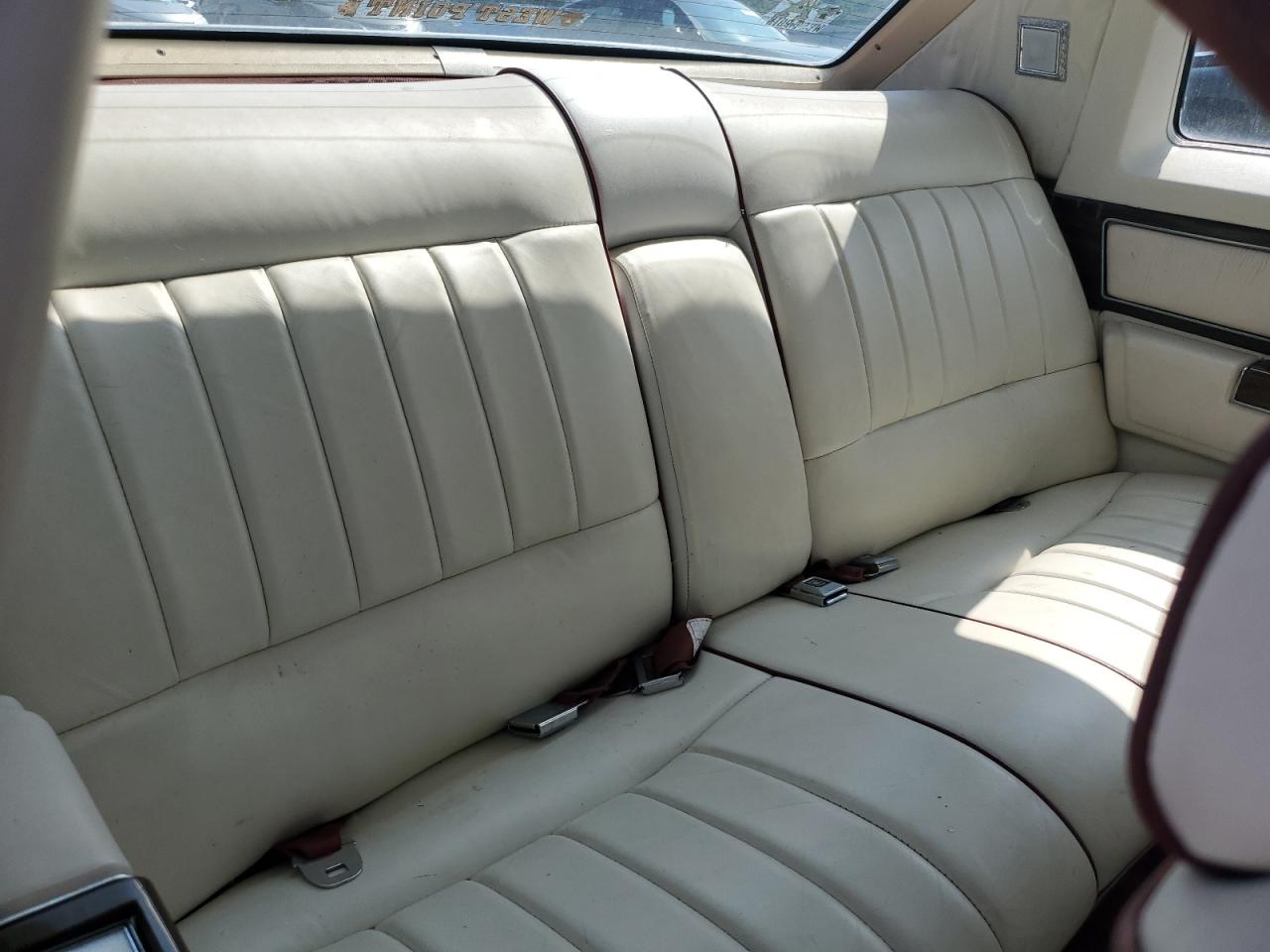 Cadillac DeVille Image 9