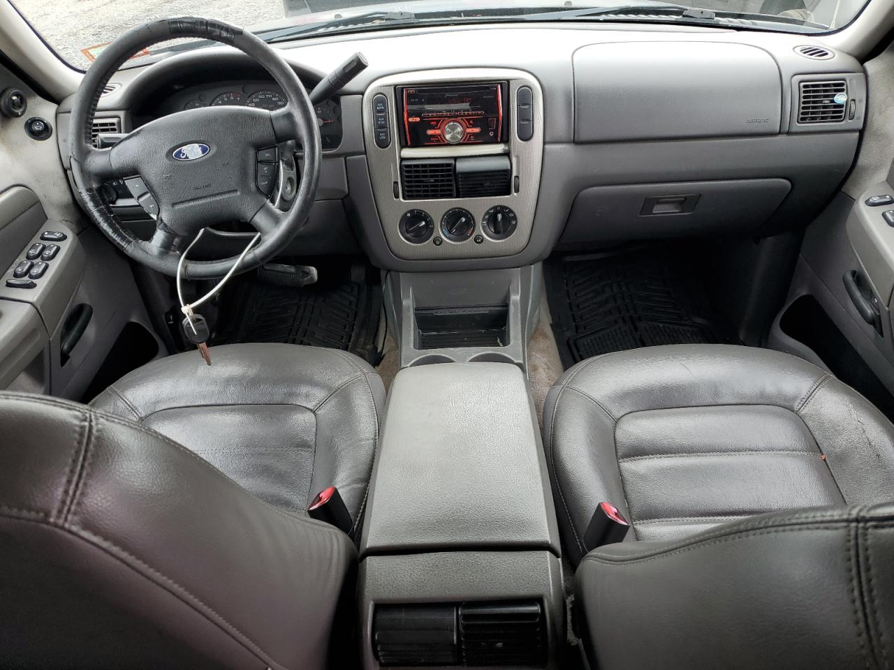Ford Explorer Xlt Image 4