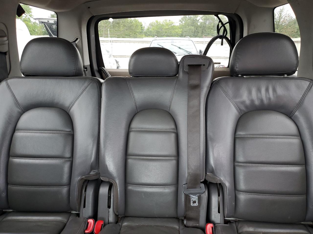 Ford Explorer Xlt Image 13