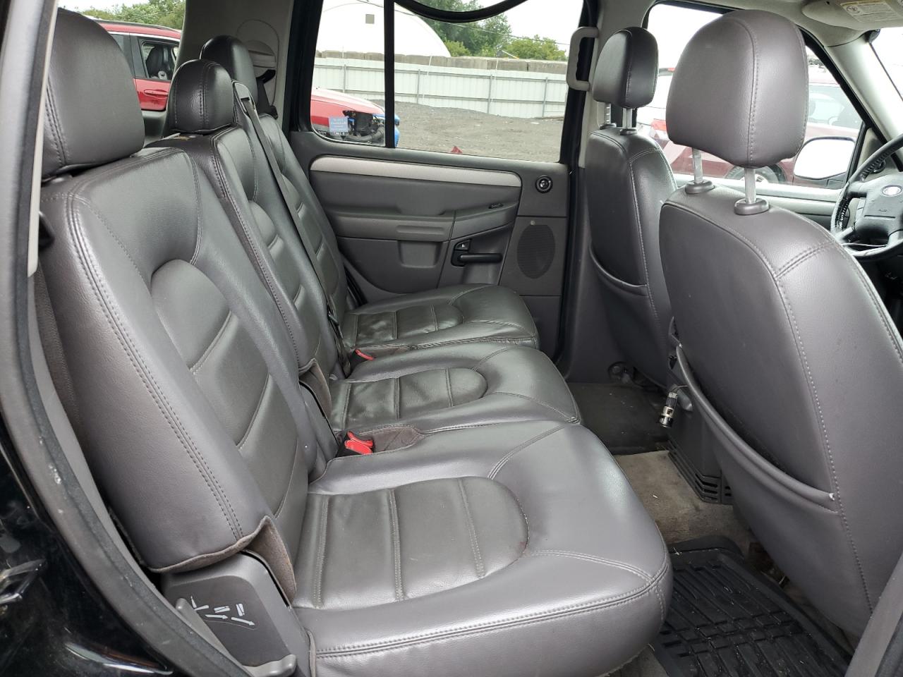 Ford Explorer Xlt Image 6