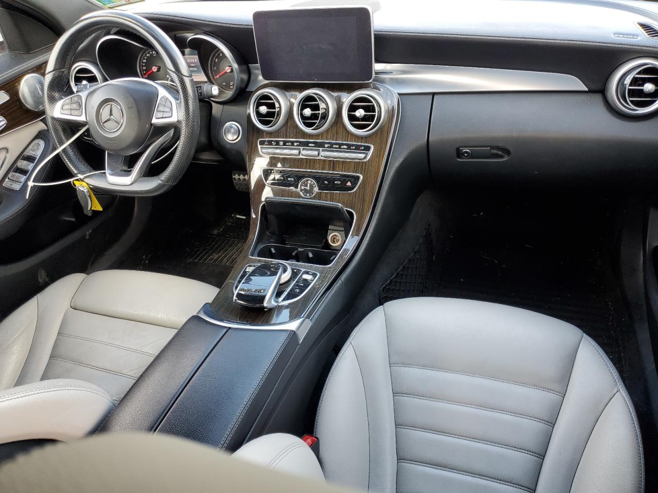 Mercedes-Benz C-Class 400 4matic Image 4