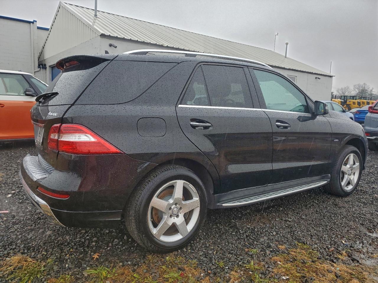 Mercedes-Benz M-Class 550 4matic Image 9