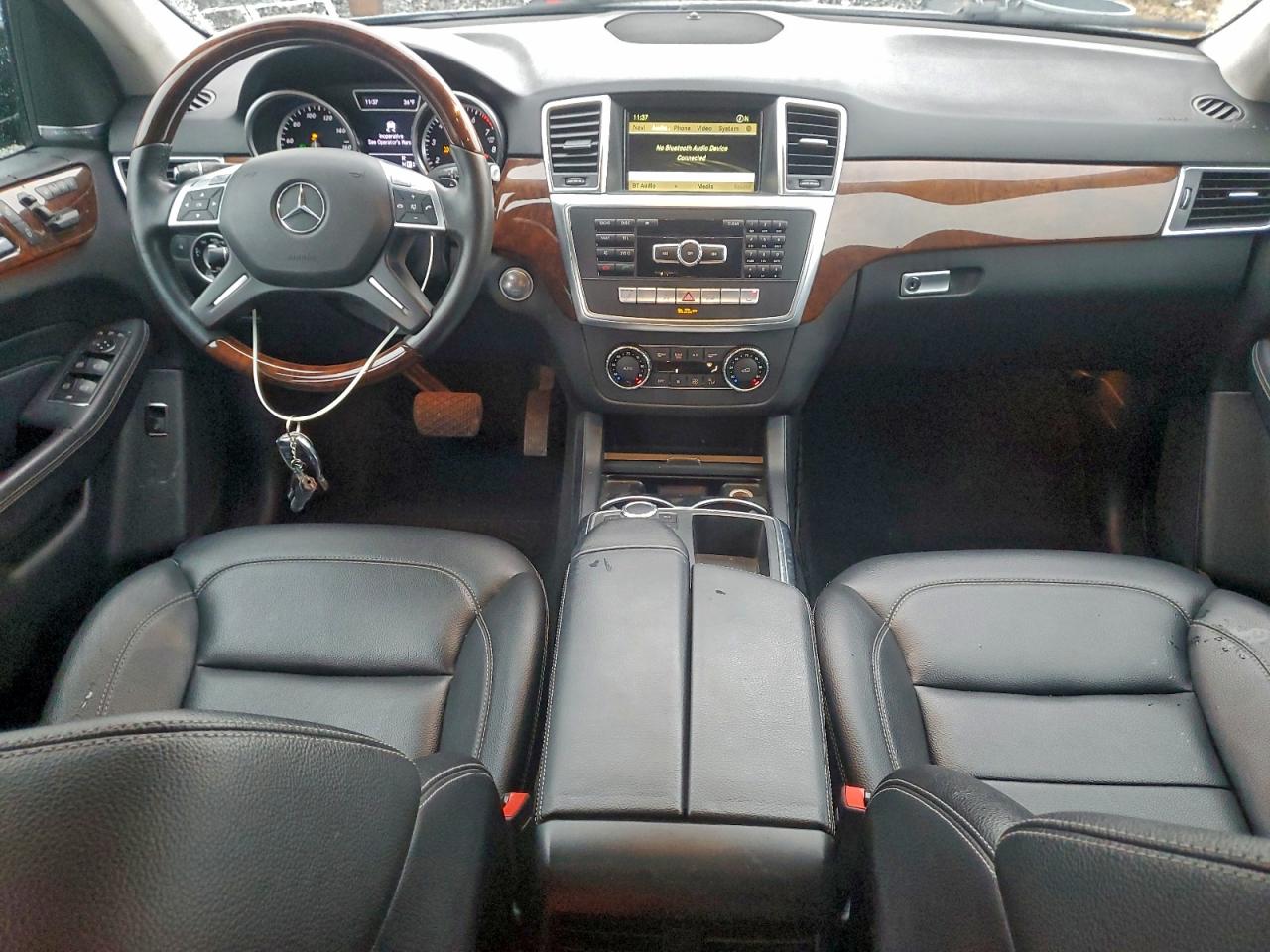 Mercedes-Benz M-Class 550 4matic Image 10