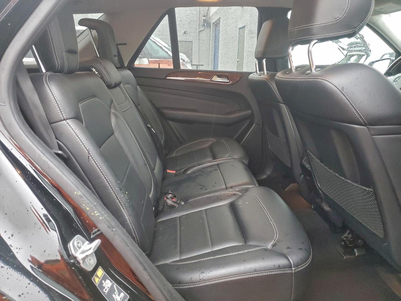 Mercedes-Benz M-Class 550 4matic Image 11