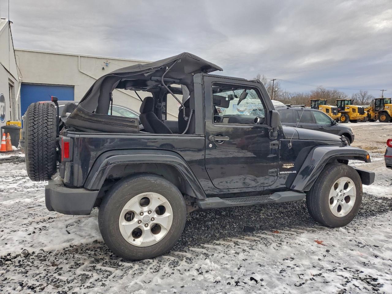 Jeep Wrangler Sahara Image 8