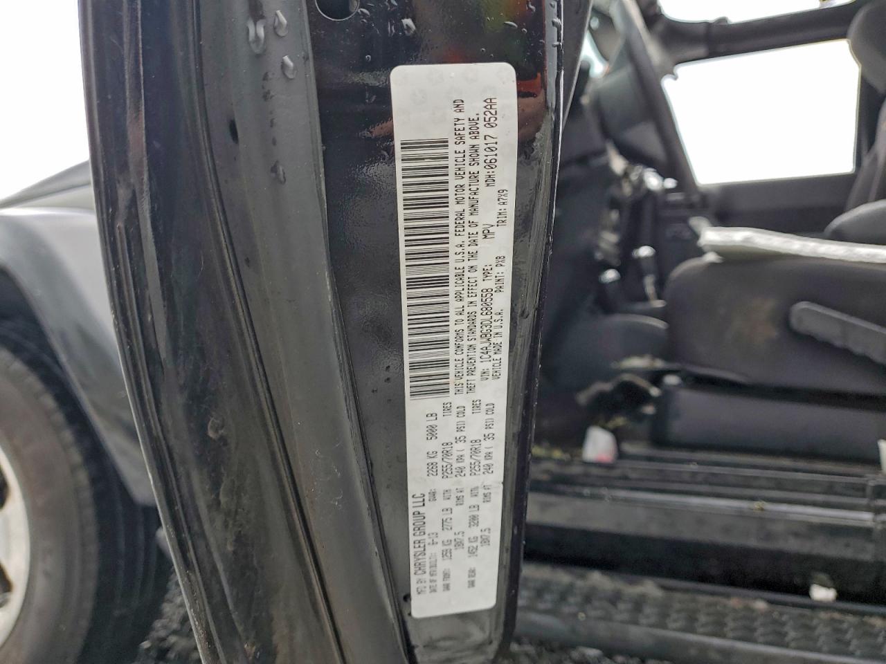 Jeep Wrangler Sahara Image 5